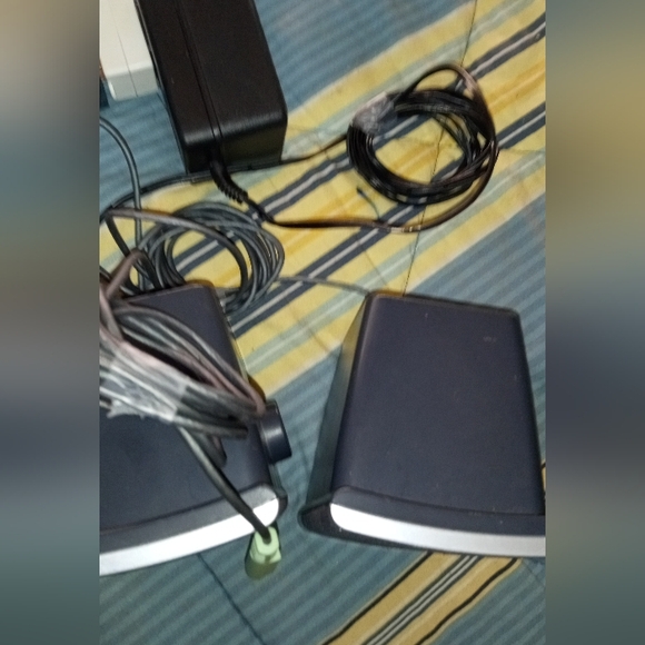 Harmon/pardon computer speakers with aux to hook to phone - Picture 5 of 5